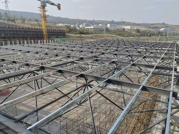 Steel structure space frame structure improves ventilation and lighting inside the building